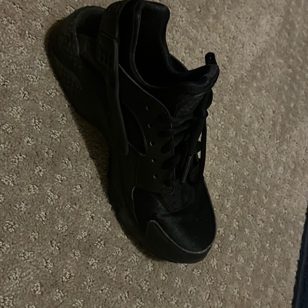 Nike shoes - Picture 2 of 5